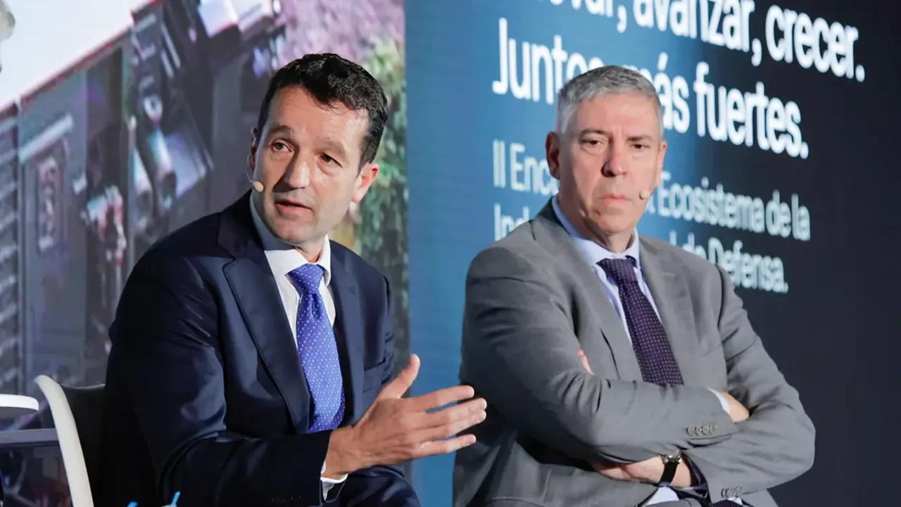 El presidente de Indra, &Aacute;ngel Escribano y el consejero delegado, Jos&eacute; Vicente de los Mozos, conf&iacute;an en que en noviembre o primeros d&iacute;as de diciembre se ultime el cierre definitivo de la compra de Hispasat con el plus de Hisdesat - PHOTO/Indra