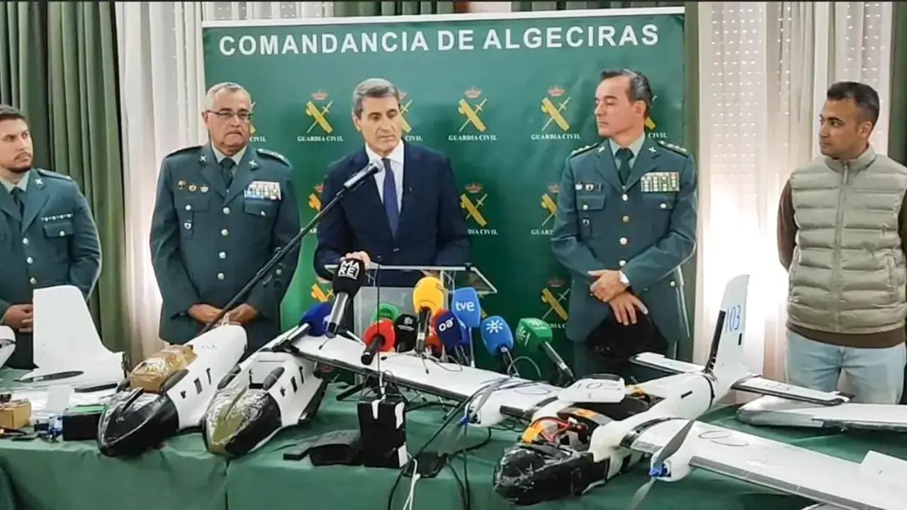 <p>La Guardia Civil, en una operaci&oacute;n conjunta con la Gendarmer&iacute;a Real de Marruecos, ha desmantelado una organizaci&oacute;n criminal dedicada a la introducci&oacute;n de hach&iacute;s en Espa&ntilde;a utilizando drones - PHOTO/GUARDIA CIVI</p>
