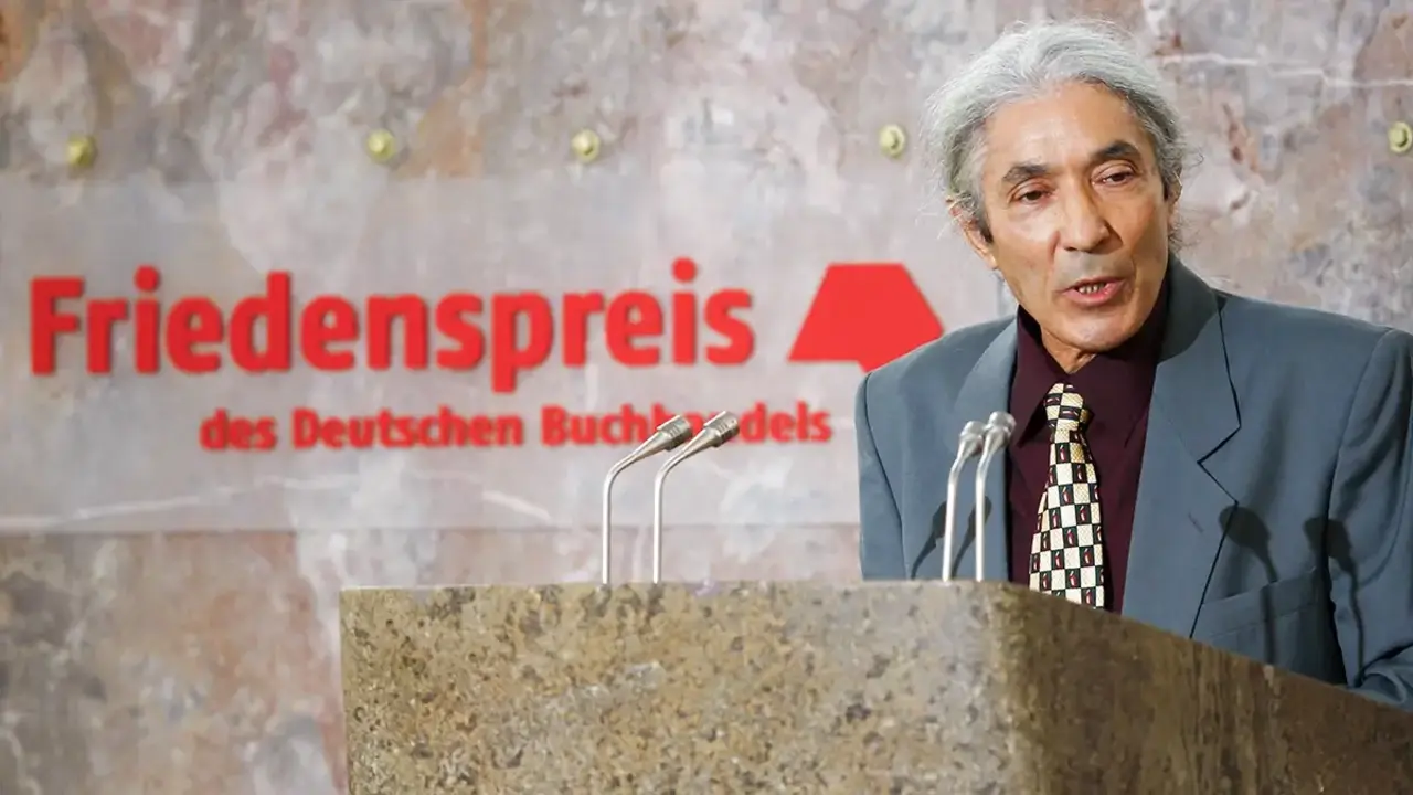 <p>Boualem Sansal pronuncia su discurso tras recibir el Premio de la Paz de la Asociaci&oacute;n Alemana de Libreros en Frankfurt el 16 de octubre de 2011 - REUTERS/ KAI PFAFFENBACH</p>
