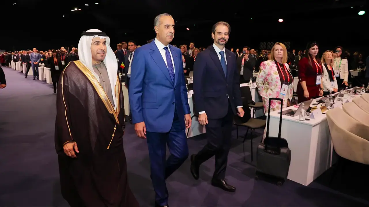 Abdellatif Hammouchi, director general de Seguridad Nacional y Vigilancia Territorial (DGSN-DGST), junto a Ahmed Naser Al-Raisi, presidente de INTERPOL, y Valdecy Urquiza, secretario general de la organizaci&oacute;n - PHOTO/INTERPOL