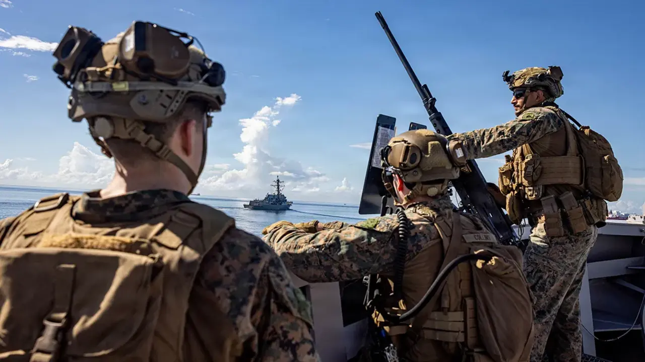 Infantes de Marina estadounidenses durante tr&aacute;nsito por el mar Caribe, 18 de noviembre de 2025 - PHOTO/ Sargento Nathan Mitchell/Cuerpo de Marines de los EE. UU. V&iacute;a REUTERS