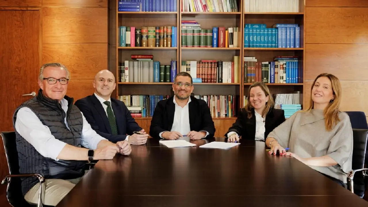 Firma Indra Group y FYLA