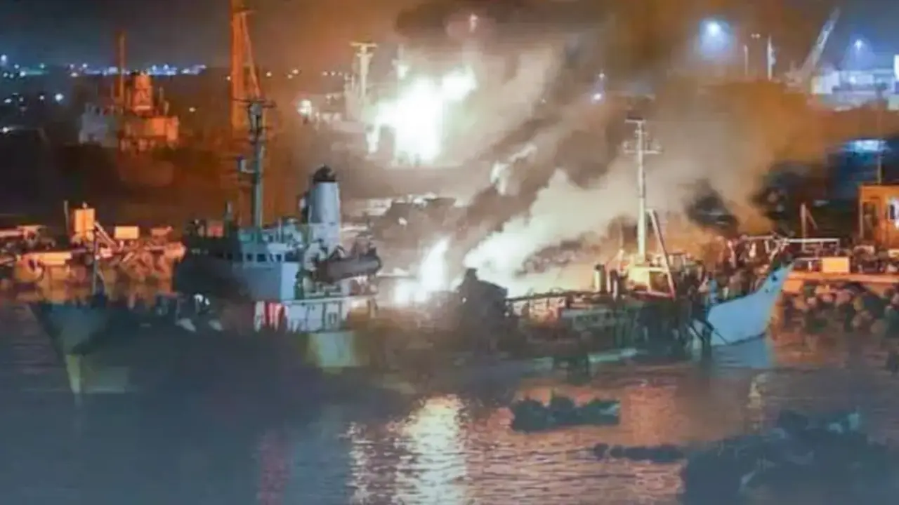 Puerto de Mukalla en Yemen tras sufrir un ataque