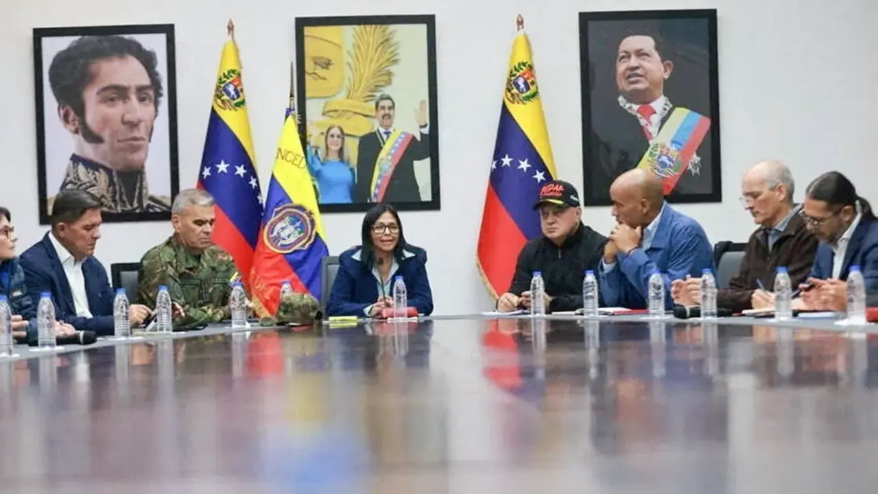 Una fotograf&iacute;a publicada por Delcy Rodr&iacute;guez, presidenta interina de Venezuela, asistiendo a una reuni&oacute;n, despu&eacute;s de que Estados Unidos lanzara un ataque contra Venezuela, capturando a su presidente Nicol&aacute;s Maduro y a su esposa Cilia Flores, el 4 de enero de 2026 - PHOTO/ Delcy Rodr&iacute;guez a trav&eacute;s de Instagram/Handout v&iacute;a REUTERS