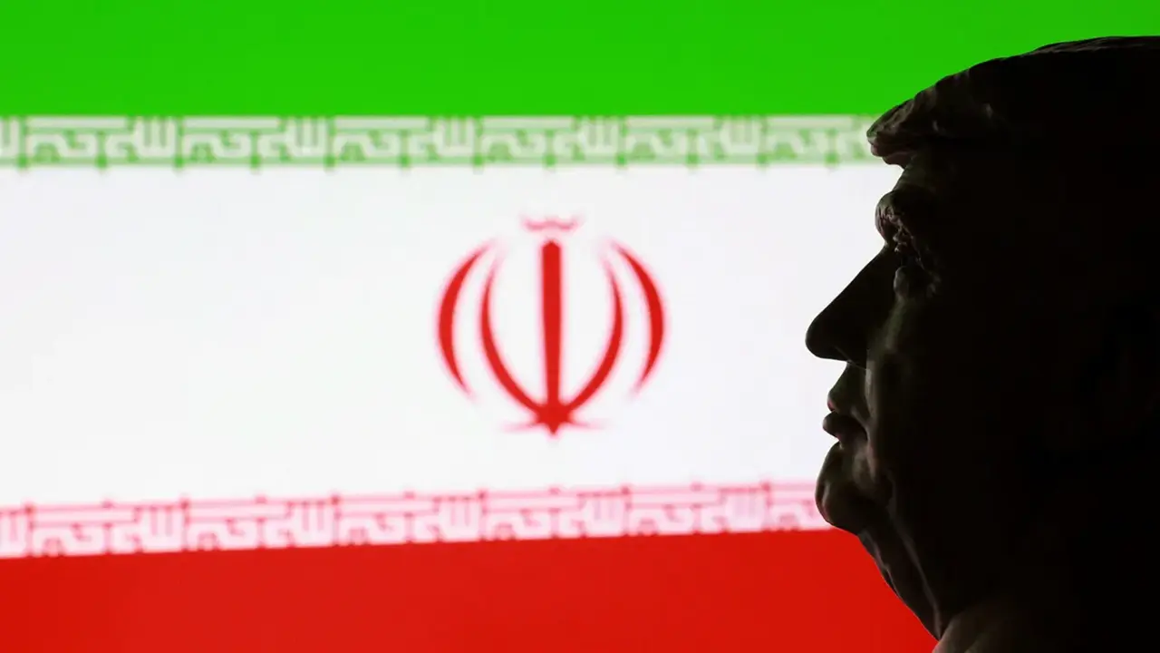 <p paraid="308844843" paraeid="{665853a0-7fb3-4ad2-9eb6-970330559700}{8}">En esta ilustraci&oacute;n tomada el 9 de enero de 2026 se ve una miniatura impresa en 3D del presidente estadounidense Donald Trump y la bandera iran&iacute; - REUTERS/ DADO RUVIC</p>
