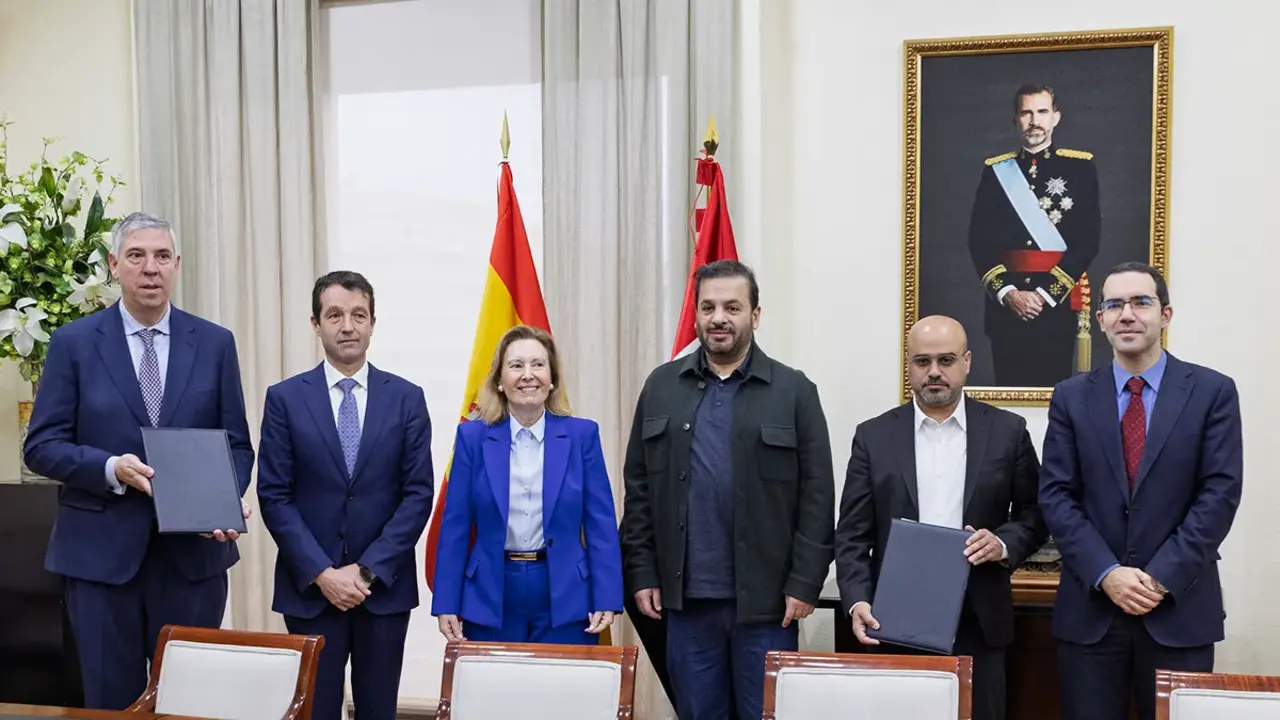 Firma del acuerdo entre Indra y EDGE