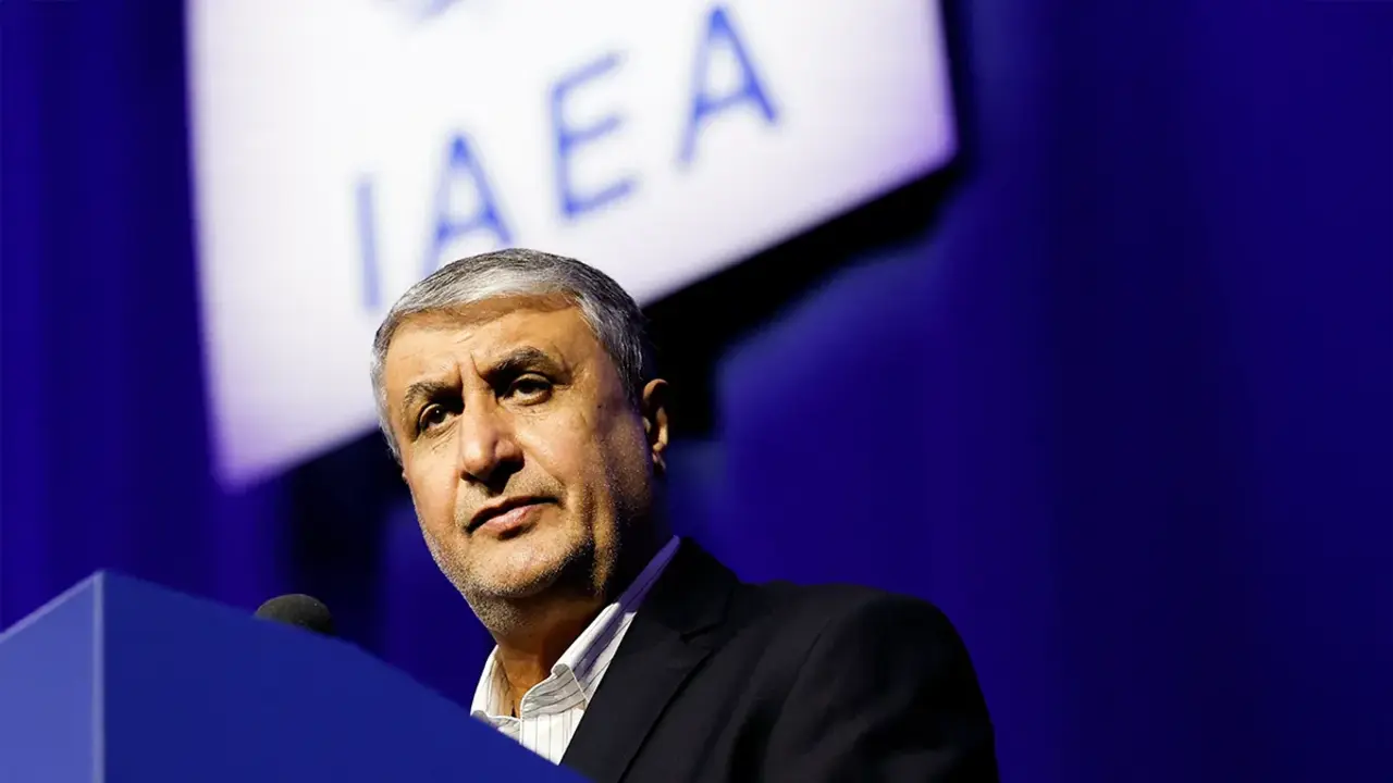 <p>Mohammad Eslami, jefe de la Organizaci&oacute;n de Energ&iacute;a At&oacute;mica de Ir&aacute;n (OIEA), habla en la inauguraci&oacute;n de la Conferencia General del Organismo Internacional de Energ&iacute;a At&oacute;mica (OIEA) en la sede de la agencia en Viena, Austria, el 15 de septiembre de 2025 - REUTERS/ LISA LEUTHENE&nbsp;</p>
