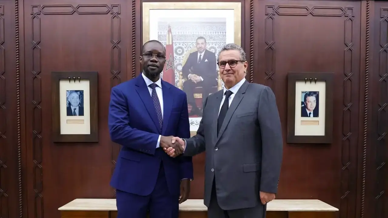 El jefe de Gobierno senegal&eacute;s, Ousmane Sonko, junto al primer ministro de Marruecos, Aziz Akhannouch, en Rabat el 26 de enero de 2026 - PHOTO/PRESIDENCIA MARRUECOS