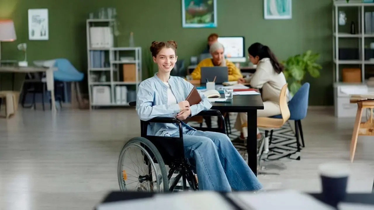 Becas STEM Indra Group y Fundación Universia