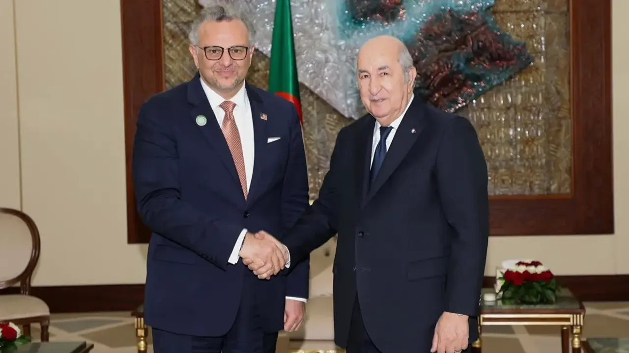 Massad Boulos, asesor principal del presidente de los Estados Unidos en Asuntos &Aacute;rabes y de Oriente Medio, con el primer ministro de Argelia, Abdelmadjid Tebboune&nbsp;- PHOTO/X/@US_SrAdvisorAF
