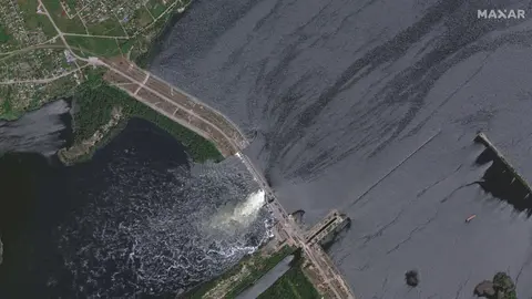 PHOTO/PLANTET LABS PBC/HANDOUT vía REUTERS – A satellite image shows damaged Nova Khakovka Dam, amid Russias attack on Ukranie, in Kherson region, Ukraine, June 6, 2023