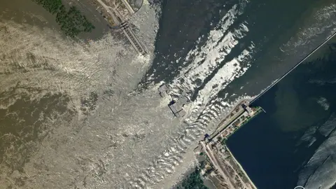 PHOTO/REUTERS -A satellite image shows damaged Nova Kakhovka dam, amid Russias attack on  Ukraine, in Kherson region, Ukraine June 6, 2023