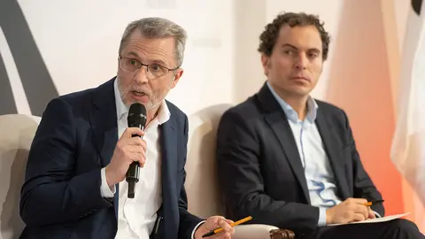Madrid Foro Empresarial y AEESCAM promueven un debate sobre la energía aplicada al transporte, en una jornada celebrada en la Universidad Nebrija