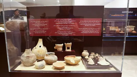 Antigüedades expuestas en el Museo de la Tierra del Incienso en la Gobernación de Dhofar, Omán - REUTERS/ RULA ROUHANA
