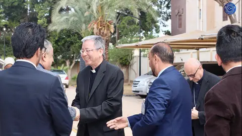 El director de la Administración Europea, junto con otros altos funcionarios del Ministerio, recibió al embajador del Estado del Vaticano en Libia, Savio Hon Tay Fay, en la sede ministerial en Bengasi - PHOTO/ MINISTERIO DE RELACIONES EXTERIORES Y COOPERACIÓN INTERNACIONAL DE LIBIA