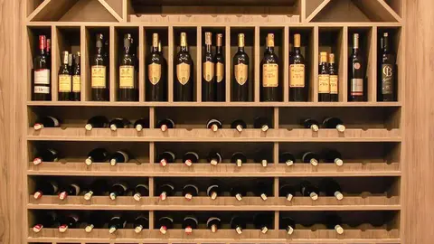 El Hotel Mandy tiene una cuidada selección de vinos españoles - PHOTO/Redes sociales