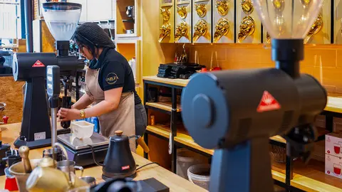 Imágenes del personal de Omeza Gallery Coffee - ATALAYAR/GUILLERMO LÓPEZ