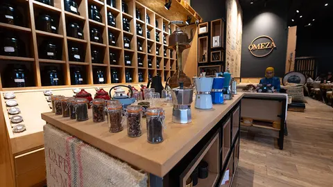 Interior de Omeza Coffee Gallery - ATALAYAR/GUILLERMO LÓPEZ