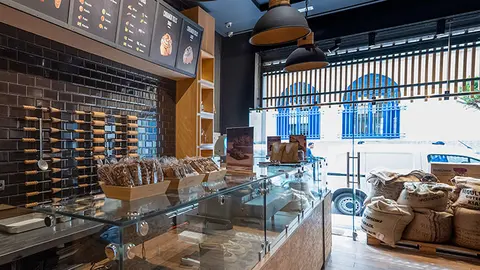 Interior de la Omeza Coffee Gallery - ATALAYAR/GUILLERMO LÓPEZ