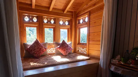 Sala interior del Hotel Ermitage D'Akchour - ATALAYAR/GUILLERMO LÓPEZ