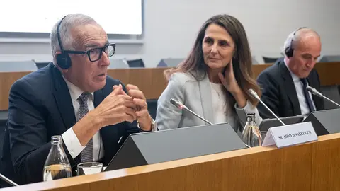Izqda. a dcha.: Ahmed Nakkouch, vicepresidente de la Federación de Energía de Marruecos; Marta Blanco, presidenta de la Comisión de Relaciones Internacionales de la CEOE; y Julián Núñez, vicepresidente de CEOE - PHOTO/GUILLERMO LÓPEZ