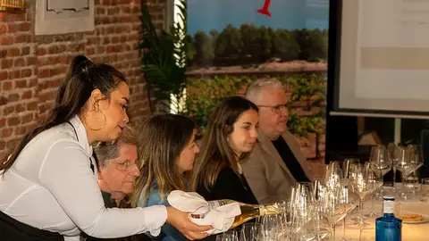 Cata de vinos organizada por el Ayuntamiento de Salou - PHOTO/Gema López