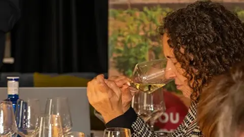 Cata de vinos organizada por el Ayuntamiento de Salou - PHOTO/Gema López