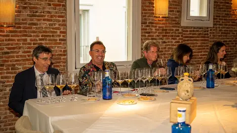 Cata de vinos organizada por el Ayuntamiento de Salou - PHOTO/Gema López