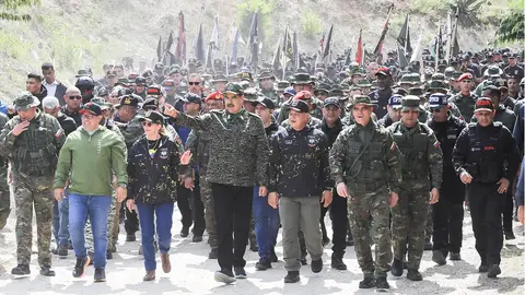 El presidente de Venezuela, Nicolás Maduro, su esposa Cilia Flores, el ministro del Interior de Venezuela, Diosdado Cabello, y el ministro de Defensa de Venezuela, Vladimir Padrino López,&nbsp;en la parroquia de Macaráo, en Caracas, Venezuela, el 28 de agosto de 2025 - Palacio de Miraflores via REUTERS
