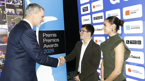 Su Majestad el Rey recibe el saludo del nadador Guillermo Gracia, galardón Princesa de Girona a los Valores de Jóvenes Deportistas 2025
© Casa de S.M. el Rey