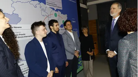 Su Majestad el Rey conversa con los finalistas del Premio “Princesa de Girona Social 2026
© Casa de S.M. el Rey