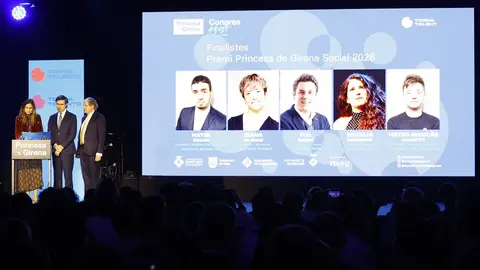 El presidente y el secretario del jurado dan lectura al acta de concesión del Premio “Fundación Princesa de Girona 2026”, en la categoría “Social”
© Casa de S.M. el Rey