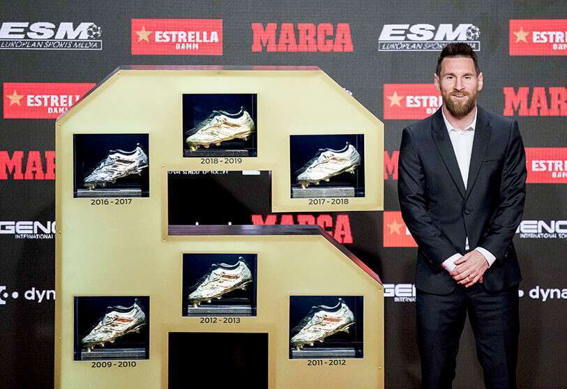 Leo Messi, jugador del FC Barcelona por aquel entonces, junto a lus 6 botas de oro logradas con el conjunto catalán entre 2009 y 2020 - PHOTO/ARCHIVO
