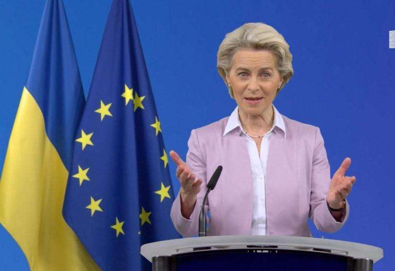 Úrsula Von Der Leyen, presidenta de la Comisión Europea durante la sesión de aprobación del primer paquete de sanciones contra Rusia - PHOTO/ATALAYAR