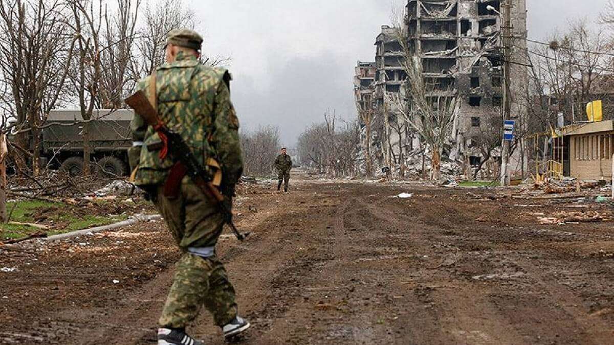 Tropas del Ejército ucraniano a la entrada de Bajmut, tras meses de bombardeos rusos - PHOTO/ARCHIVO