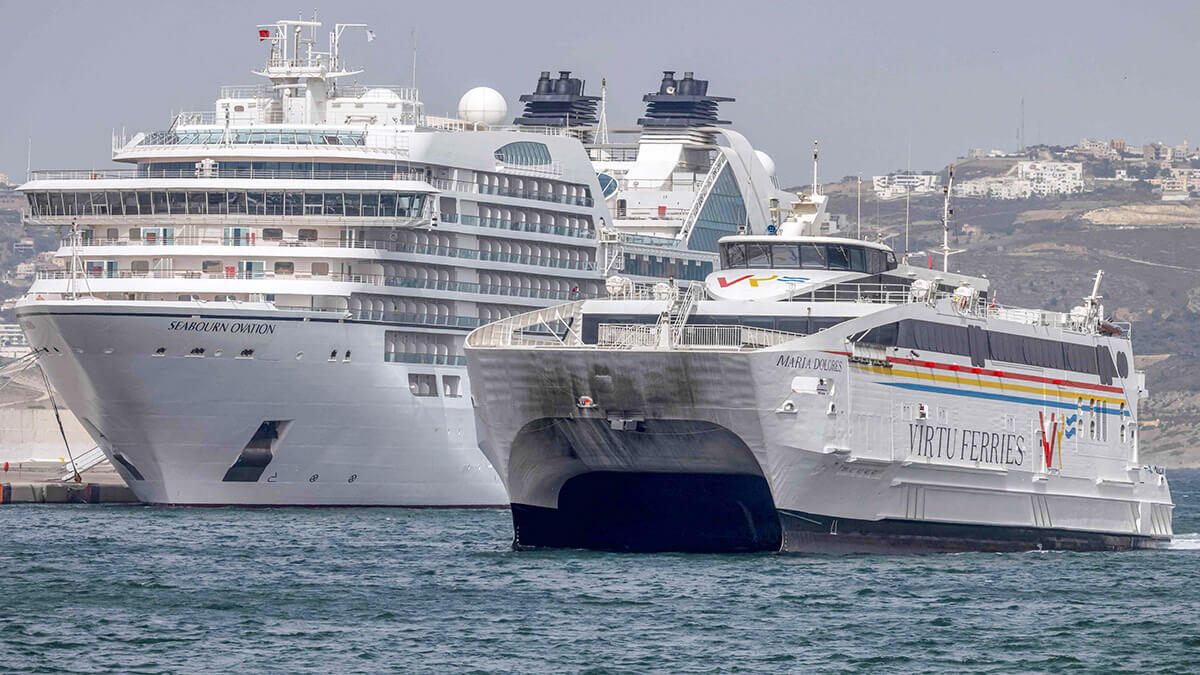 AFP/FADEL SENNA - Ferry con destino a Algeciras llega al puerto marroquí de Tánger el 15 de junio de 2022
