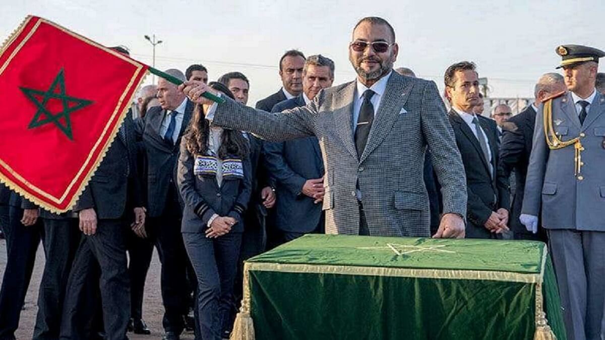 PHOTO/MAP - Su Majestad el Rey Mohamed VI presidió en la comuna de Drarga, en Agadir, la ceremonia de firma de la convención relativa a la financiación de las Ciudades de Oficios y Competencias (CMC), antes de lanzar las obras de construcción de la Ciudad de la región de Souss-Massa