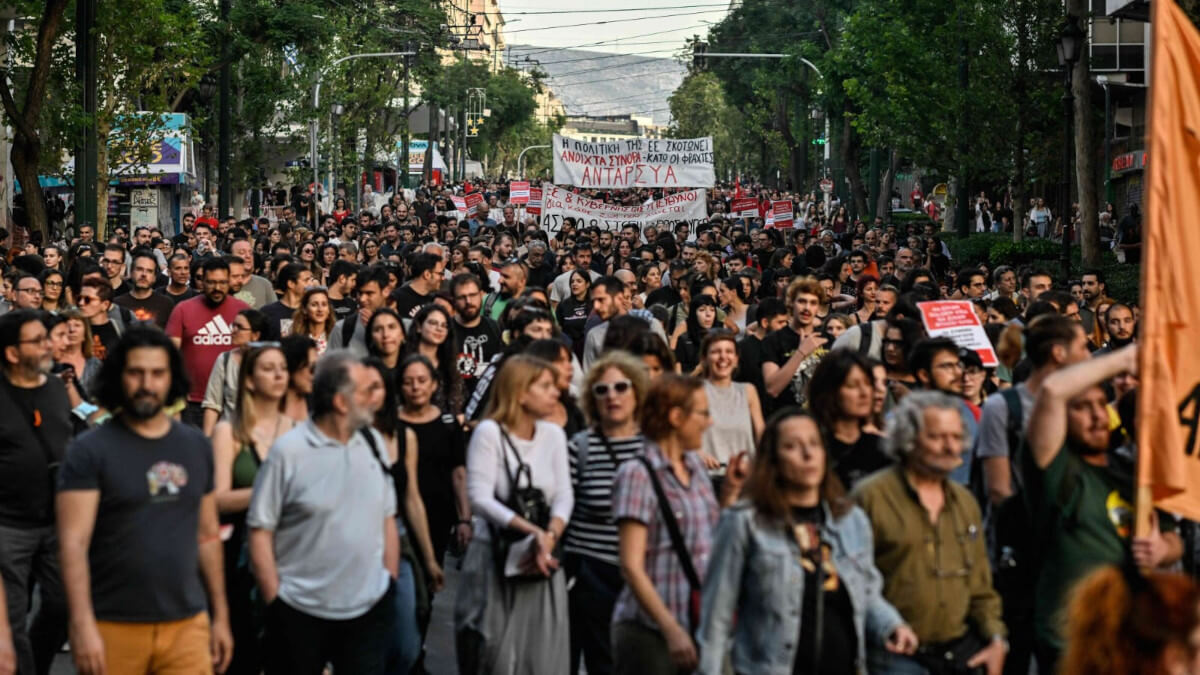 Louisa GOULIAMAKI/AFP - Manifestación en Atenas tras el naufragio