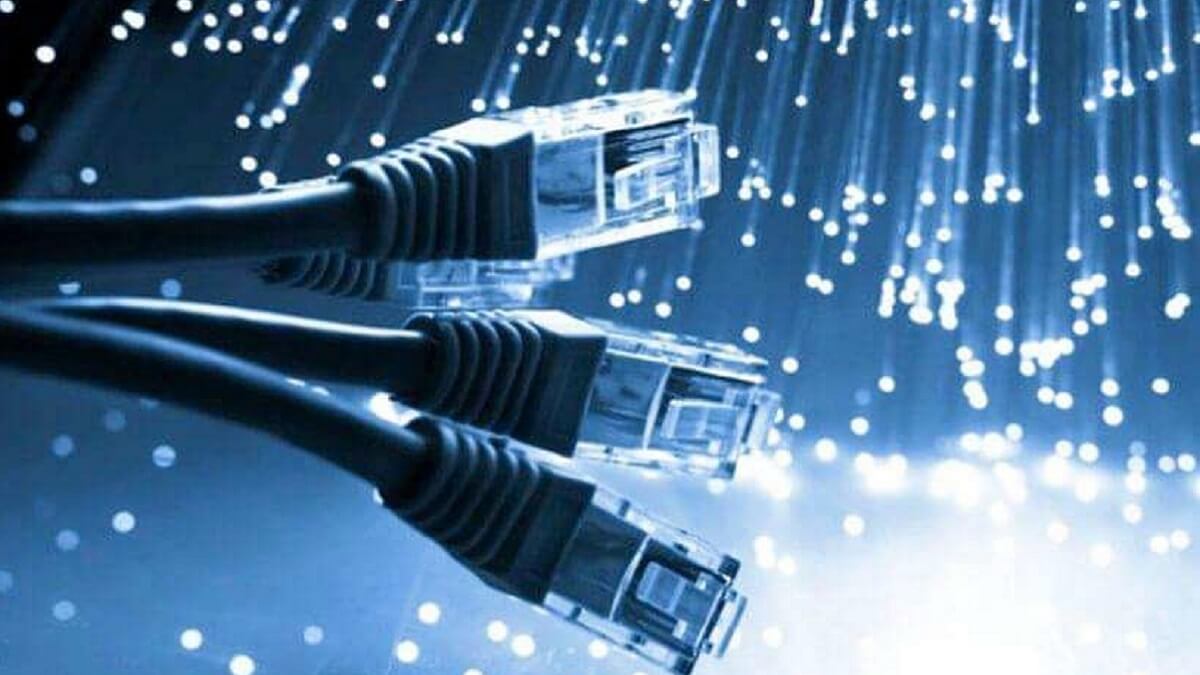 PHOTO/ARCHIVO - Cables de fibra óptica
