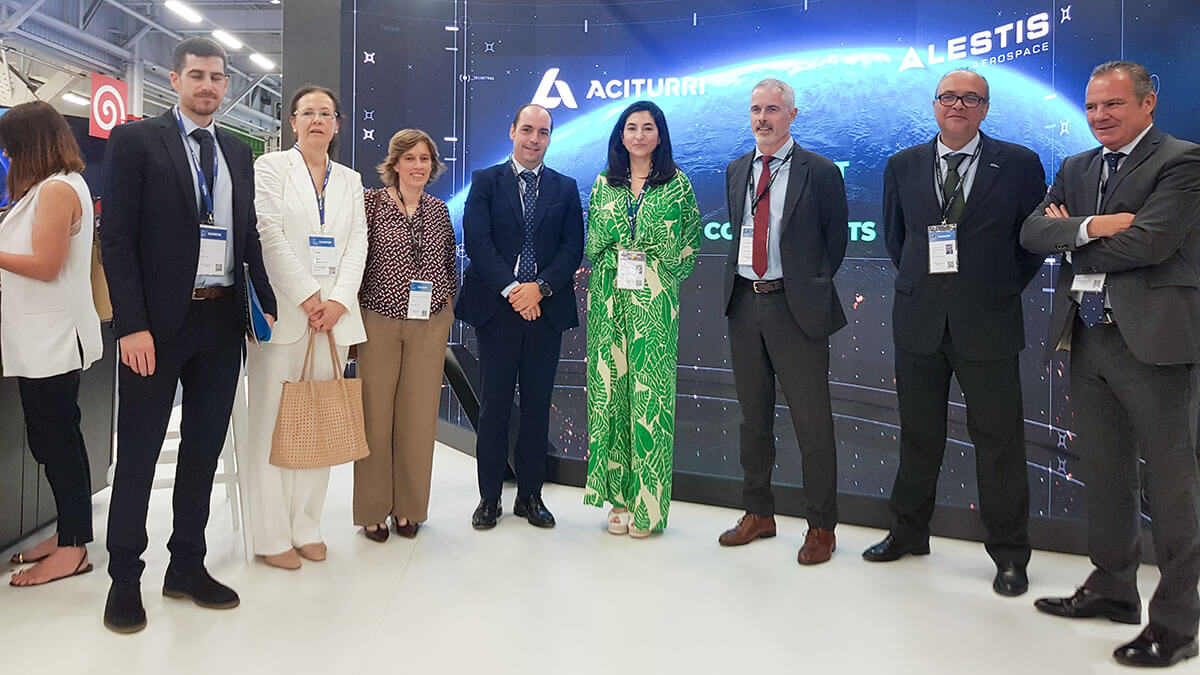 PHOTO/Grupo Spri - El viceconsejero de Industria del gobierno vasco, Mikel Amundarain, tercero por la derecha, ha mantenido reuniones con los directivos de las empresas del clúster Hegan asistentes al salón de Le Bourget