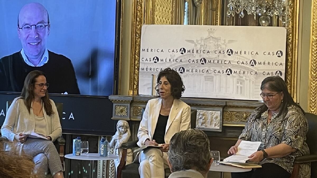 PHOTO/ATALAYAR/LUCÍA PORRAS - Primera mesa redonda: “Democracia, Estado de Derechos y contrato social: juntos contra el Autoritarismo”. De derecha a izquierda: Esther del Campo, Cecilia Ballesteros, Tamara Taraciuk y Sergio Fausto (vía online)