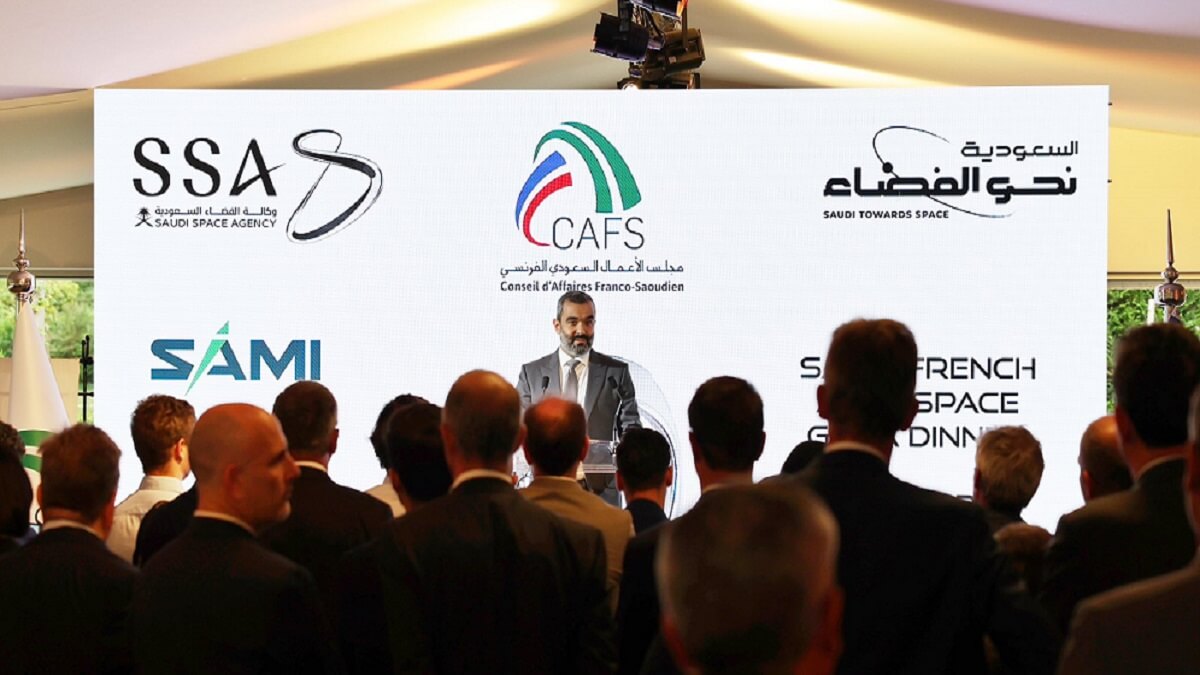PHOTO/KSA - El presidente de la Agencia Espacial Saudí, Abdullah bin Amer al-Swahha, explica en París que la nueva organización busca que el Reino tenga un mayor papel en la exploración ultraterrestre