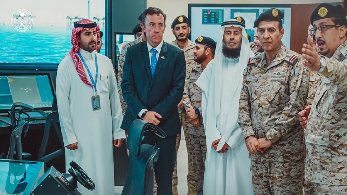 PHOTO/SAMI-PIF - El presidente de Navantia, Ricardo Domínguez, con el jefe de la Real Armada saudí, almirante Fahd bin Abdullah al-Ghufaili, en la presentación del sistema de combate que el astillero español desarrolla junto con SAMI