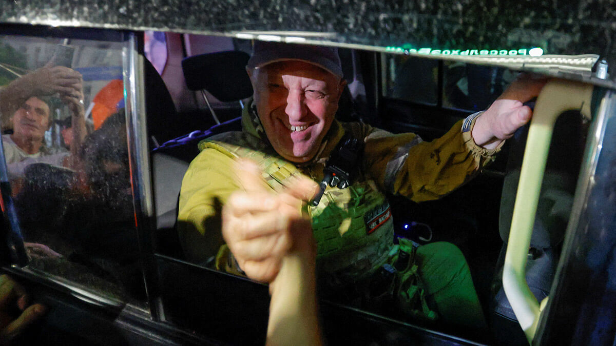 El jefe de Wagner, Yevgeny Prigozhin, abandona la sede del Distrito Militar del Sur en medio de la retirada de los grupos de la ciudad de Rostov-on-Don, Rusia, el 24 de junio de 2023
REUTERS/ALEXANDER ERMOCHENKO