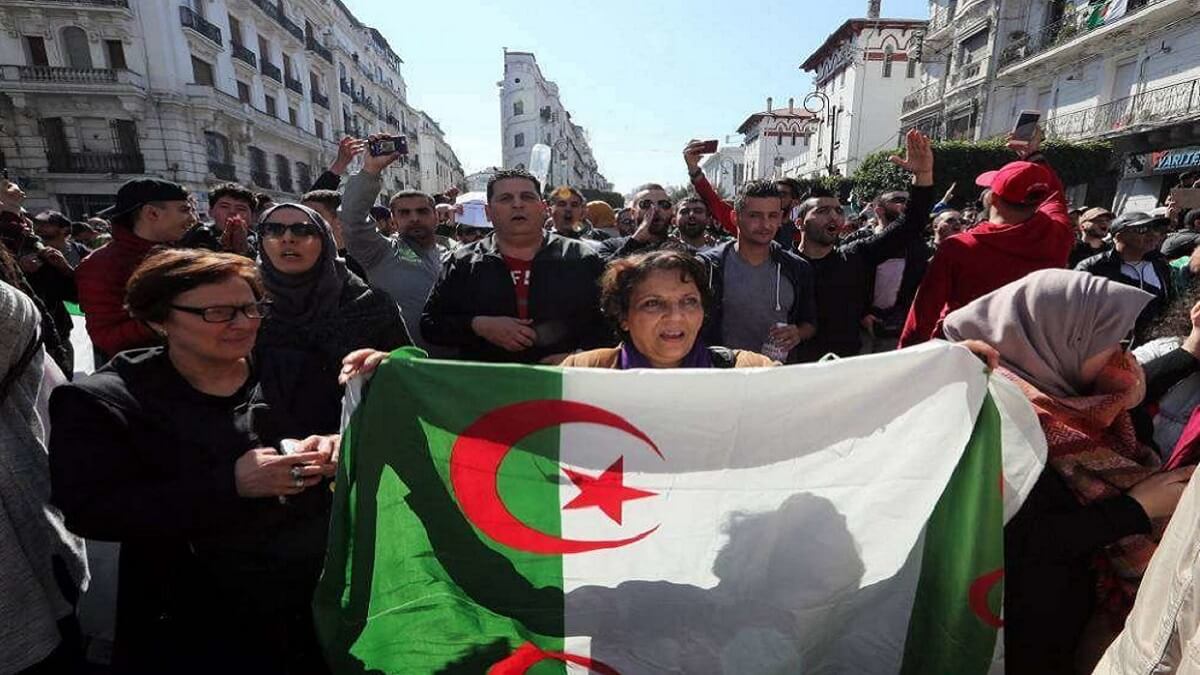 PHOTO/ARCHIVO - Manifestación en las calles de Argelia