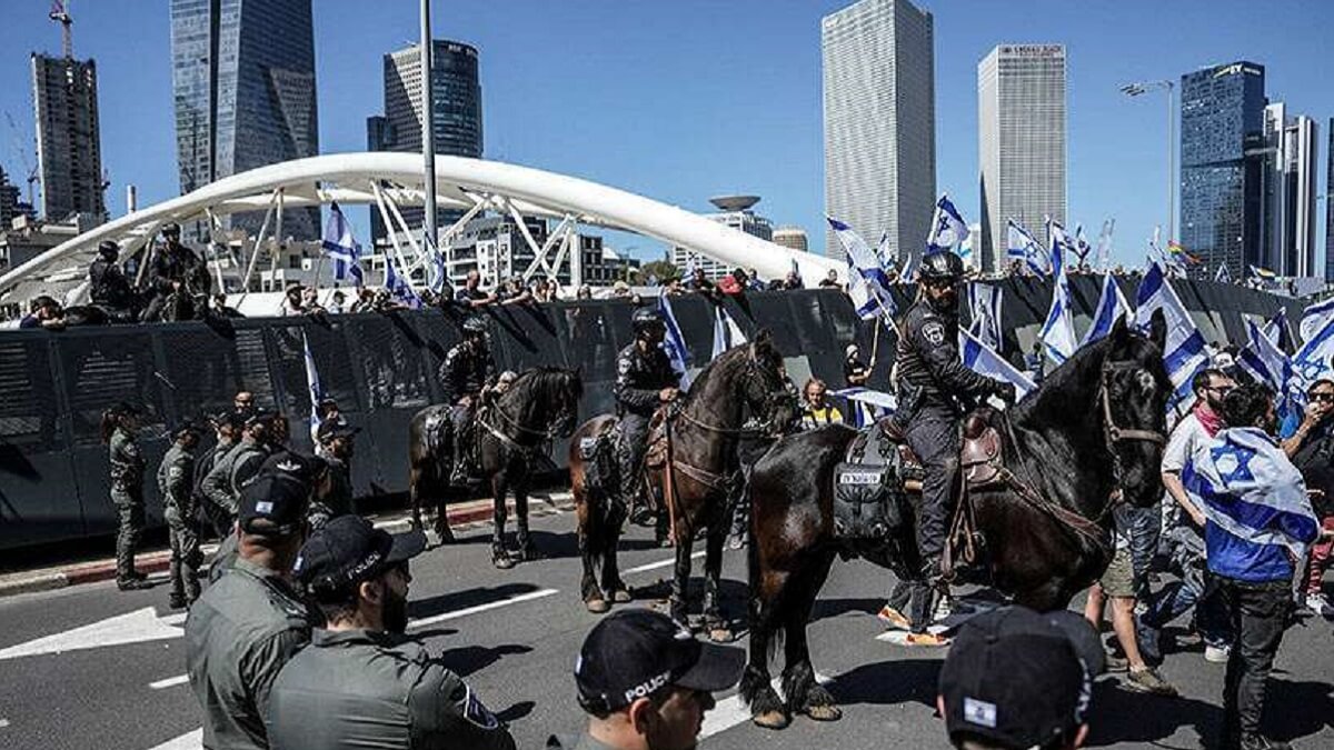 PHOTO/ARCHIVO - Manifestantes en Israel protestan por la nueva reforma judicial