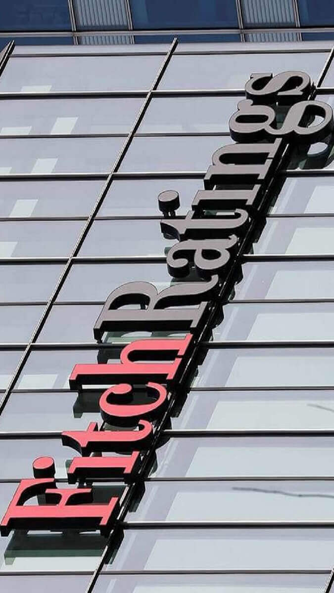 REUTERS/REINHARD KRAUSE - Logo de Fitch Ratings en sus oficinas en el distrito financiero de Canary Wharf en Londres
