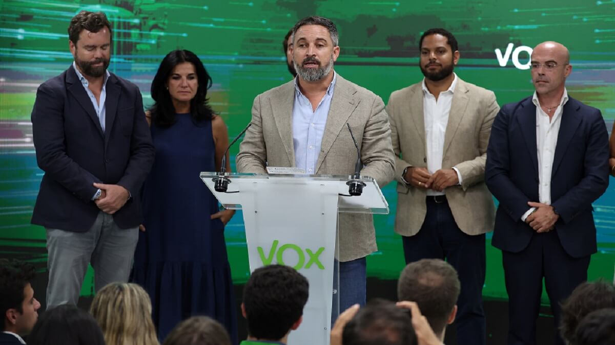 PHOTO/AFP/THOMAS COEX - El líder del partido español VOX, Santiago Abascal, pronuncia un discurso tras las elecciones generales españolas en la sede del partido en Madrid, el 23 de julio de 2023