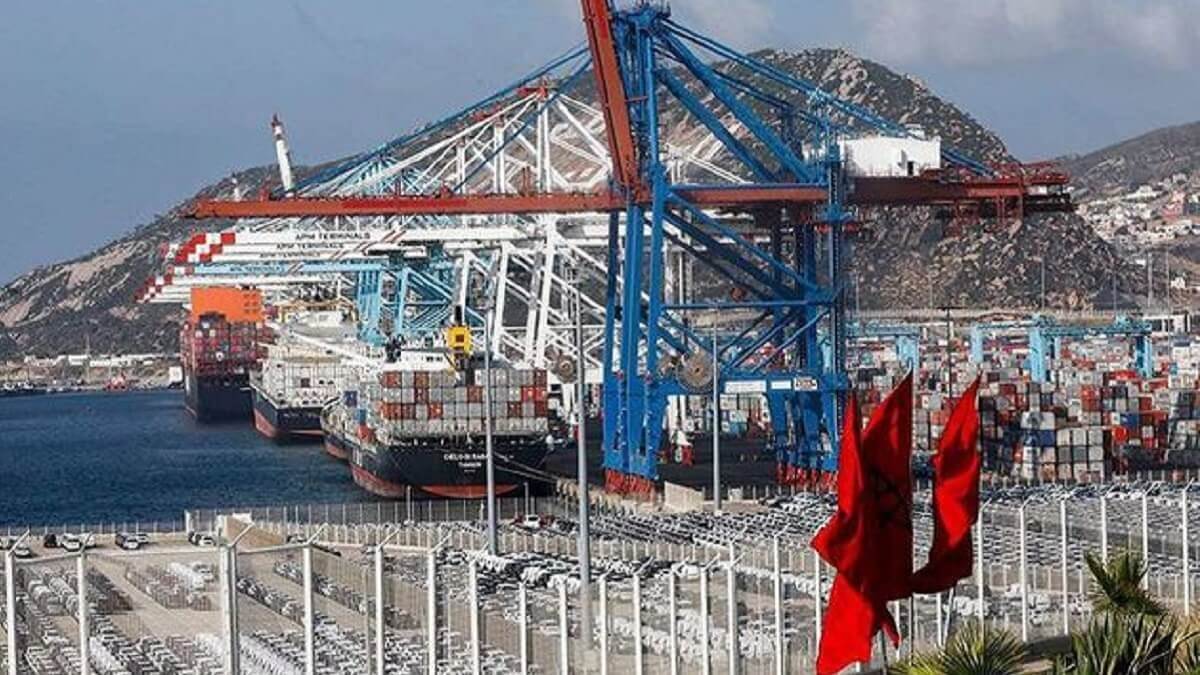 PHOTO/AFP - Vista de las grúas de contenedores en la terminal I del puerto de Tánger Med en la ciudad norteña de Tánger