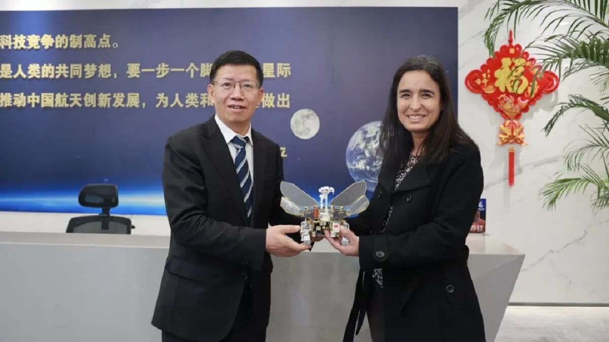 PHOTO/DSEL - La directora ejecutiva de la Agencia Espacial de Venezuela, Marglad Bencomo, estuvo hace pocos meses en China con el director del DSEL, Yu Yunhuan, para ultimar los términos del acuerdo de colaboración sobre la ILRS